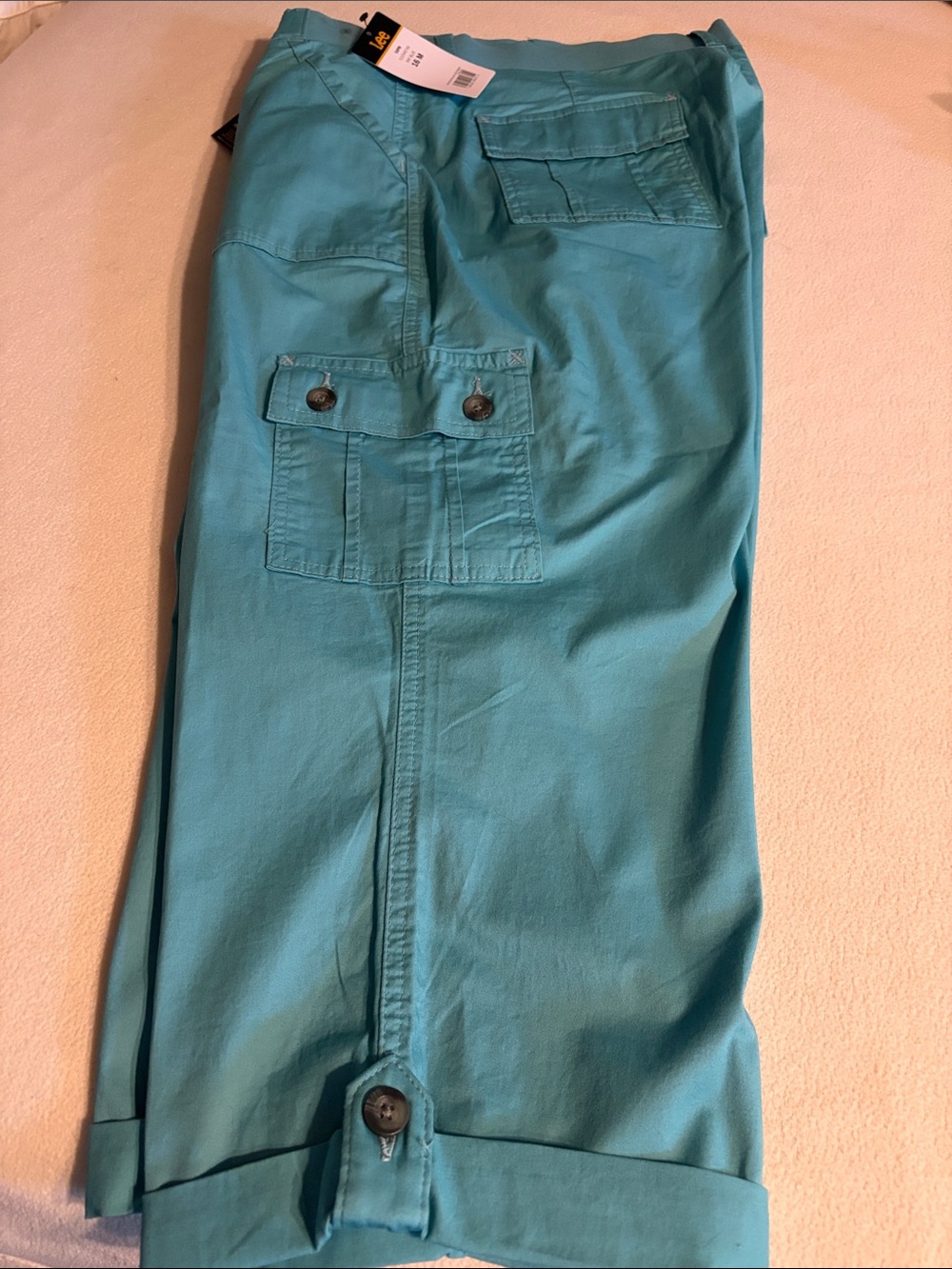 NEW Lee Women’s Teal Capri Cargo Shorts size 16M - Picture 10 of 10